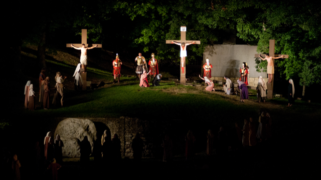 3 crosses the great passion play