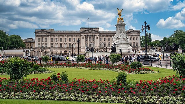 buckingham palace london pixabay