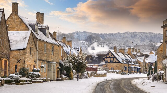 cotswolds christmas snow