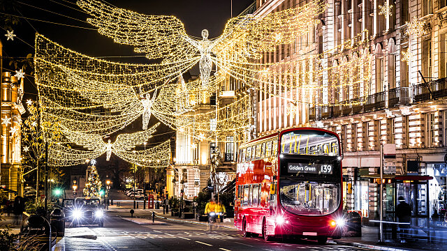 london christmas shutterstock 2318083445