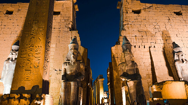 luxor night time temple